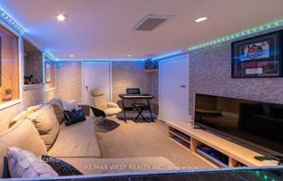 9-bedroom townhouse in Old Toronto for C$1,553,000
