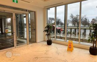 5-bedroom apartment in Lake Shore Boulevard West for C$1,150,000