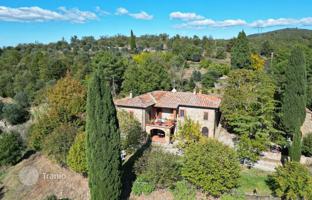3-bedroom villa 253 m² in Bucine for 880,000 €