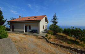 Three-storey villa with a beautiful sea view in Ospedaletti, Liguria, Italy for 595,000 €