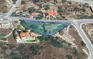 Land plot 1,286 m² in Agios Tychonas for 700,000 €