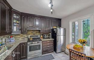 11-bedroom house in Scarborough for C$1,325,000