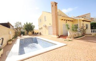 4-bedroom villa 172 m² in Orihuela Costa for 555,000 €