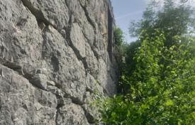 Land area of ​​610,000 m² in the town of Dragalj, municipality of Kotor for 1,285,000 €