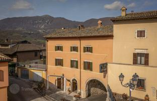 8-bedroom townhouse 670 m² in Perugia for 1,350,000 €
