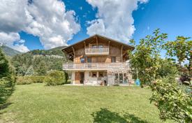 Three-storey chalet in a quiet area, Praz-sur-Arly, France for 1,100,000 €