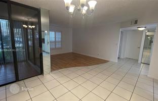 2-bedroom apartments in condo 91 m² in Coconut Creek for $300,000
