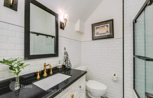 8-bedroom house in Old Toronto for C$1,940,000