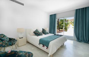 5-bedroom villa 322 m² in Marbella for 2,880,000 €