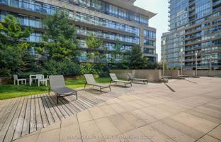 5-bedroom apartment in Capreol Court for C$1,303,000