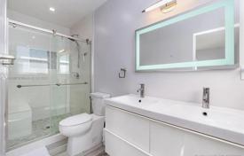 Townhome – Hollywood, Florida, USA for $900,000