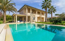 Comfortable villa with a veranda, sea views, a pool and a garden, near the beach, Forte dei Marmi, Tuscany, Italy for 15,000 € per week