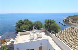 Beachfront single-storey villa with a garden and a panoramic view, Ispica, Italy for 1,600,000 €