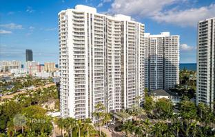 4-bedroom apartments in condo 273 m² in Yacht Club Drive for $1,150,000