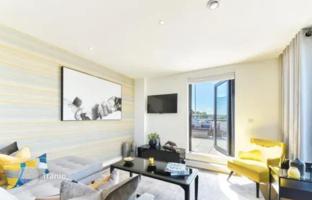 Two-bedroom apartment with a balcony in a new residence with a garden and a club room, Wembley, London, UK for £556,000