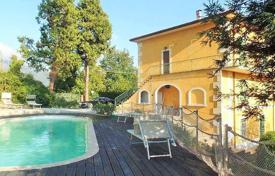 Three-storey restored villa in Camaiore, Tuscany, Italy for 980,000 €