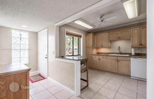 2-bedroom apartments in condo 113 m² in Weston for $330,000