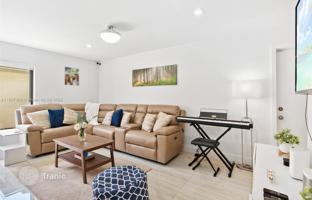 3-bedroom house 246 m² in Weston for $735,000