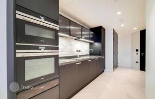 One-bedroom apartment in a new high-rise residence with a swimming pool in a roof-top garden, Finsbury, London, UK for £928,000