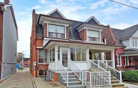 Terraced house – College Street, Old Toronto, Toronto,  Ontario,   Canada for C$1,864,000