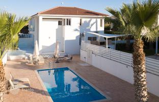Furnished villa with a swimming pool, 600 meters from the beach, Pernera, Cyprus for 750,000 €