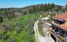 Panoramic villa with swimming pool in the heart of Val d'Orcia for 580,000 €