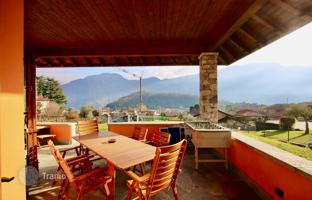 4-bedroom villa 250 m² in Lenno for 1,080,000 €