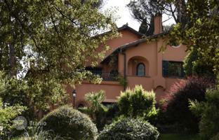 Exclusive villa with a pool and garden on the Appian Way in Rome, Italy for 8,000,000 €