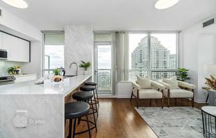 2-bedroom apartment in Lake Shore Boulevard West for C$1,031,000