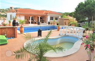 Two-storey villa with a swimming pool near the beach, Lloret de Mar, Spain for 370,000 €