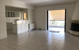 Bright three-bedroom apartment in Alimos, Attica, Greece for 475,000 €