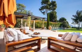 Exclusive waterfront property — Pool — Sea views. Price on request