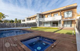 5-bedroom townhouse 458 m² in Alella for 1,050,000 €