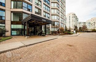4-bedroom apartment in Lake Shore Boulevard West for C$769,000