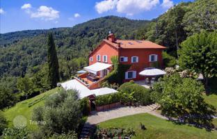 Exclusive villa with a swimming pool and a large park close to Florence, Italy for 3,400,000 €