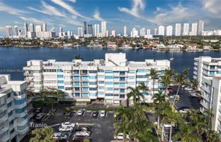 2-bedroom apartments in condo 122 m² in North Miami Beach for $352,000