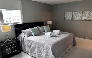 2-bedroom apartments in condo 109 m² in South Ocean Drive for $690,000