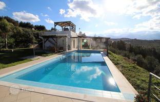 4-bedroom villa 280 m² in Chania for 825,000 €
