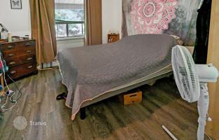 12-bedroom apartment in Clinton Street for C$2,335,000