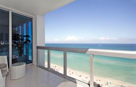 Furnished two-bedroom apartment with panoramic ocean views in Miami Beach, Florida, USA for $1,250,000