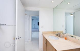 2-bedroom apartments in condo 98 m² in Bal Harbour for $1,100,000