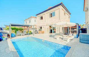 3-bedroom villa 121 m² in Frenaros for 240,000 €