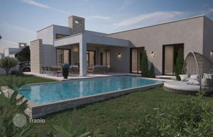 4-bedroom villa 150 m² in Souni-Zanakia for 590,000 €