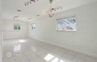 5-bedroom house 481 m² in Miami for $1,300,000