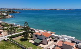 3-bedroom villa 230 m² in Carrozziere for 650,000 €