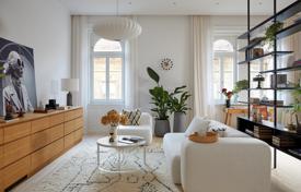 Exceptional stylish flat in the heart of the Palace District, 5 min walk to Museum Boulevard for 500,000 €