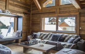 Cozy chalet with a picturesque view in a new residence, Valloire, France for 752,000 €