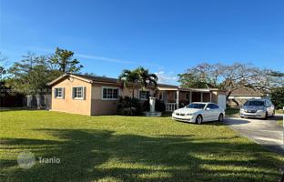 4-bedroom house 198 m² in Miami for $635,000