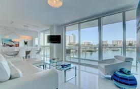 Bright apartment with ocean views in a residence on the first line of the beach, Sunny Isles Beach, Florida, USA for $799,000