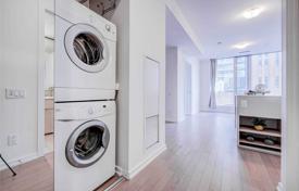 Apartment – Peter Street, Old Toronto, Toronto,  Ontario,   Canada for C$825,000